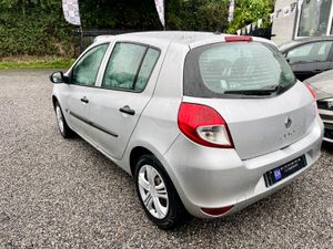12 Renault Clio 1.2 - Image 2