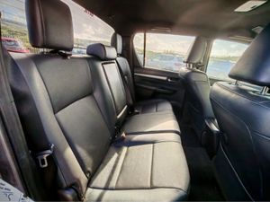 TOYOTA HILUX INVINCIBLE X D-4D4W 4WD D-4D DCB - Image 2