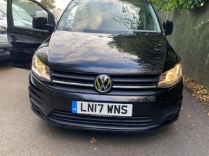 Vw Caddy 2017 black edition - Image 4