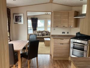 LUXURY 2 BED WITH ALL THE TRIMMINGS - Image 3