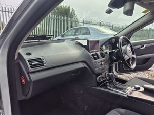 MINT Mercedes-Benz C-Class 2011 AUTOMATIC - Image 4