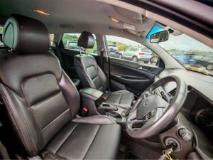HYUNDAI TUCSON EXECUTIVE 5DR - Image 3