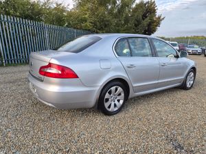 Skoda Superb 2011 Diesel - Image 3