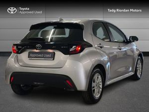 Toyota Yaris HYBRID LUNA - Image 2