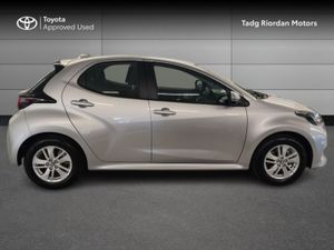 Toyota Yaris HYBRID LUNA - Image 3