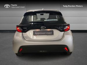 Toyota Yaris HYBRID LUNA - Image 4