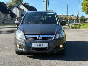 ABSOLUTELY IMMACULATE 7 SEATER DIESEL - Image 2