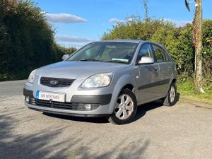 Kia Rio 1.4 petrol. Hatchback - Image 4