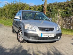 Kia Rio 1.4 petrol. Hatchback - Image 2
