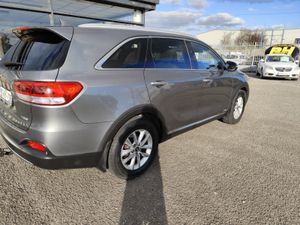 2015 Kia Sorento 2.2 crdi platinum AWD 7 seats - Image 4