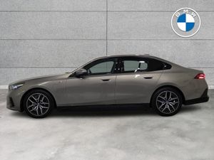 BMW 5-Series 530e M Sport Saloon - Image 4