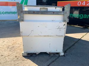 2000lts WESTERN BUNDED FUEL BOWSER........986t. - Image 4