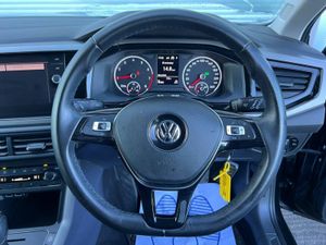 Volkswagen Polo COMFORTLINE 1.0 TSI AUTO // APPLE - Image 4