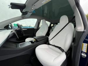 Tesla Model Y STANDARD RANGE RWD // TESLA AUTOPILO - Image 2