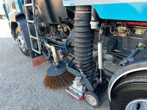 2019 DAF LF...JOHNSTON ROAD SWEEPER...77 KM. - Image 4