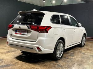 Mitsubishi Outlander PHEV AUTOMATIC 2.4L HYBRID - - Image 4
