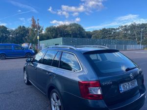 1.6 TDI 110HP DSG  COMBI STYLE - Image 4