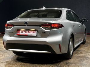 Toyota Corolla PETROL HYBRID - Image 4