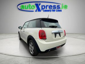 Mini Cooper 1.5 Automatic, Reversing camera, Low m - Image 3