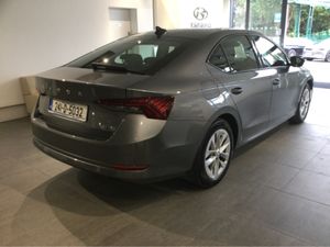 Skoda Octavia AMBITION HYBRID - Automatic - Image 2