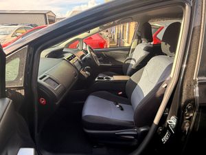 Toyota  Prius  plus 2017 Automatic 7 seater - Image 2