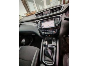 NISSAN QASHQAI 1.2 SV 18 4DR - Image 4