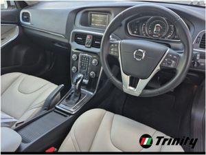 Volvo V40 T3 (152hp) Momentum Automatic Low Milea - Image 2