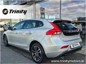 Volvo V40 T3 (152hp) Momentum Automatic Low Milea - Image 3