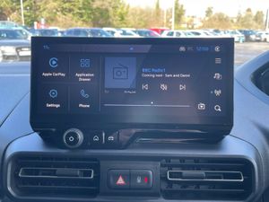 Peugeot Partner Standard Diesel Professional Plus - Image 4