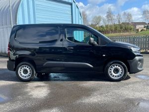 Peugeot Partner Standard Diesel Professional Plus - Image 4