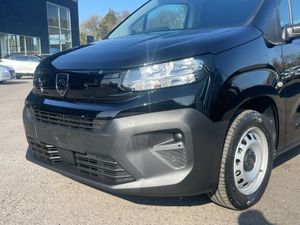 Peugeot Partner Standard Diesel Professional Plus - Image 2