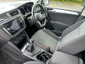 Volkswagen Tiguan 2.0tdi 122HP Manual - Image 3
