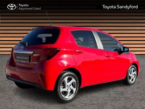 Toyota Yaris HYBRID ICON // REAR CAMERA // SAT-NAV - Image 2
