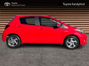 Toyota Yaris HYBRID ICON // REAR CAMERA // SAT-NAV - Image 3