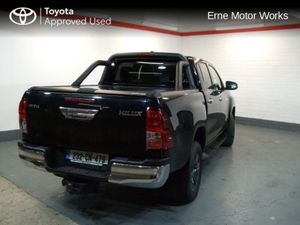 Toyota Hilux 2.8 SR5 DOUBLE CAB - Image 2