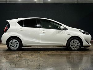 Toyota Aqua 1.5 AUTO HYBRID - HEATING/ AC CONTROLS - Image 3