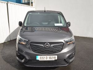 HIGH SPEC SPORT-AIR CON-LOW KMS-PRICE INCLS VAT - Image 4