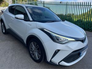 Toyota C-HR 221 HYBRID SOL TOP SPEC 5DR AUTO - Image 2