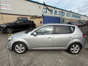 2012 KIA Ceed 1.6 4 Door commercial Van - Image 4