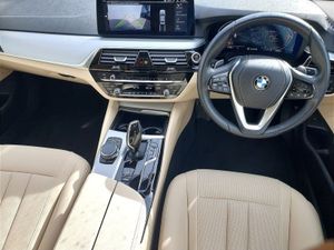 BMW 5 Series 520d SE (mht) - Image 4