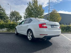 Skoda Octavia 1.6 DIESEL AUTO *FULL SERVICE HISTOR - Image 3