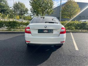 Skoda Octavia 1.6 DIESEL AUTO *FULL SERVICE HISTOR - Image 4