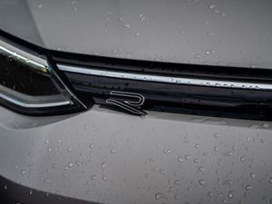 Volkswagen Golf Rline 2.0 TDI DSG 150HP 5 - Image 3