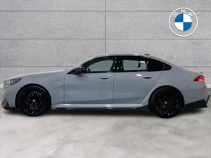 BMW M5 Saloon - Image 4
