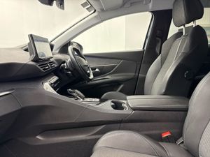 Peugeot 3008 Phev Allure  225bhp   100 P/W - Image 4