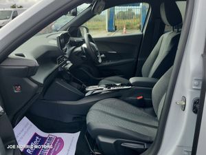 Peugeot 2008 ALLURE 1.2 MILD-HYBRID - Image 4