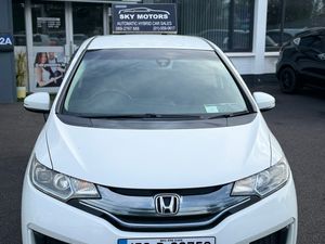 2015 Honda Fit 1.5 Hybrid auto Top Specs - Image 2
