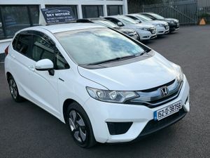 2015 Honda Fit 1.5 Hybrid auto Top Specs - Image 4