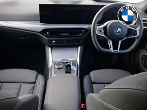 BMW i4 eDrive35 M Sport - Image 4