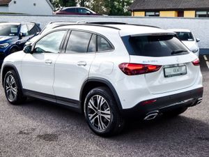 Mercedes-Benz GLA Class 180d Progressive Pan Roof - Image 4
